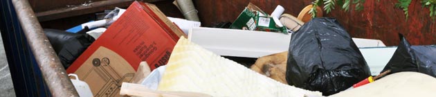 Utsnitt fra avfall i restavfallscontainer