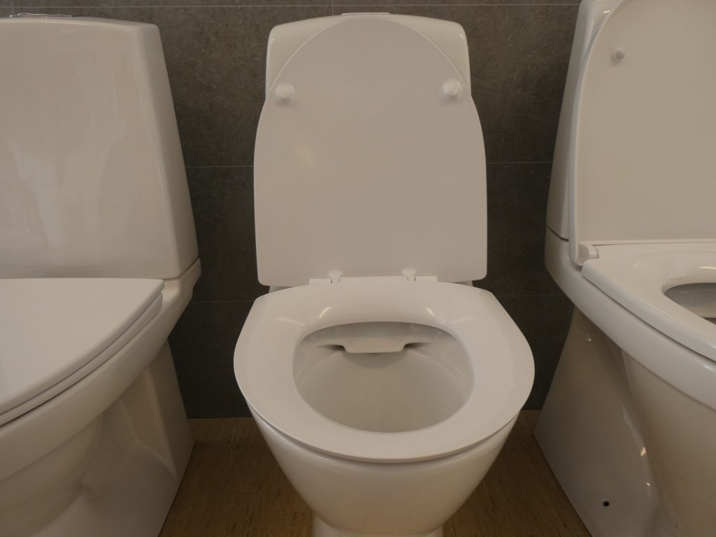 Toaletter på rad (knipset hos forhandler)